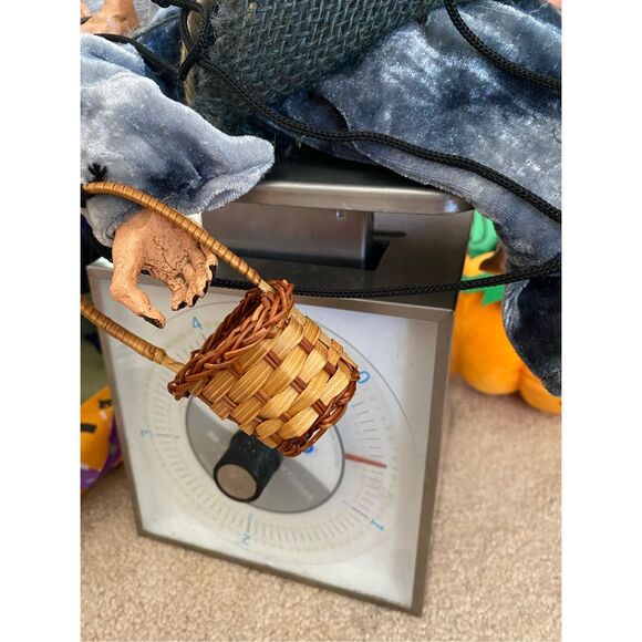 Witch Halloween String Puppet Porcelain Spooky Horror Decoration - Picture 10 of 10